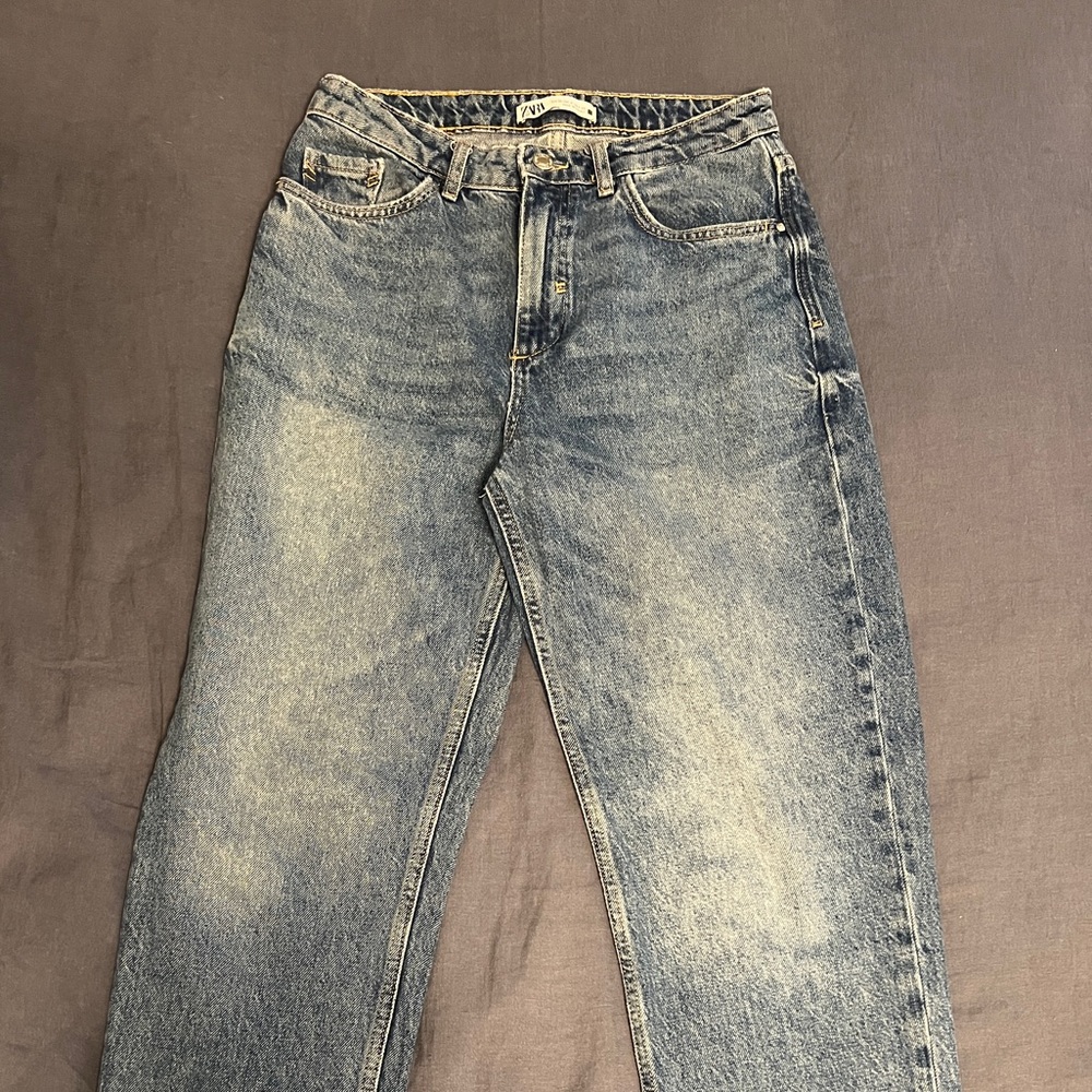 Zara high rise Blue Denim Jeans, sz 4 baggy, tapered ankle